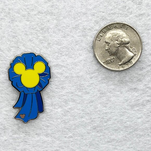 🔮 5/$25 Disney Mickey Blue Ribbon Pin - Picture 2 of 2